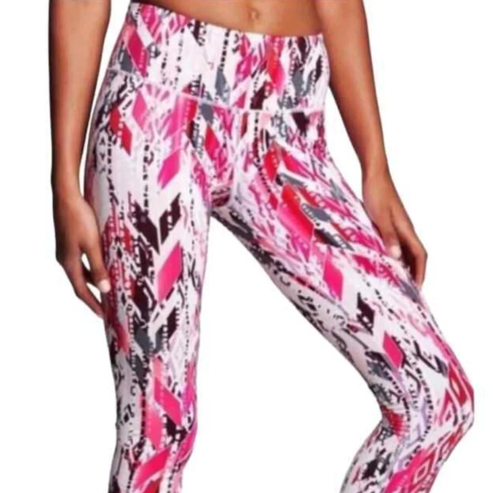 Victoria's Secret VSX Knockout Crop Leggings Tights Pants Size Medium - Picture 2 of 5